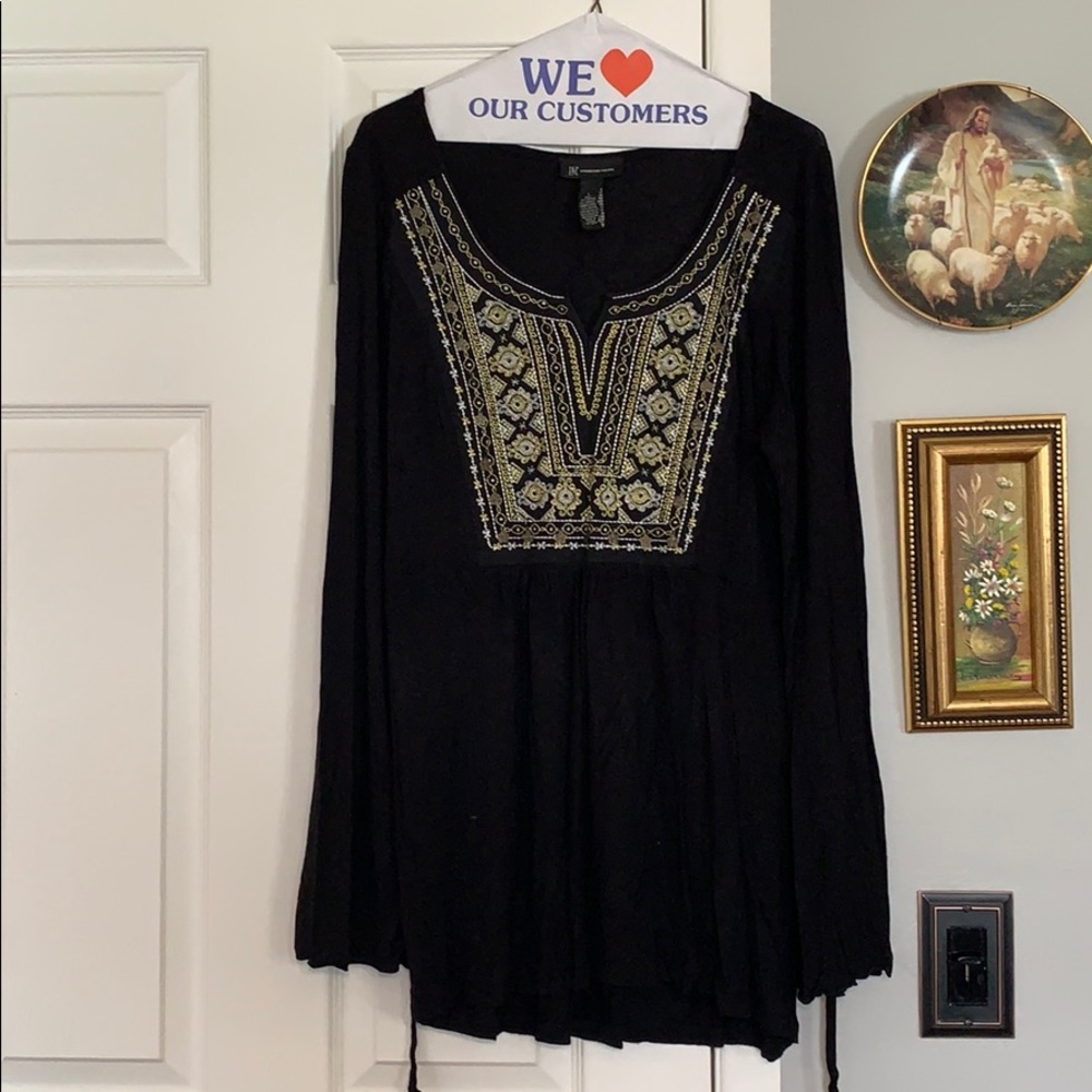 Embroidered long sleeve vneck